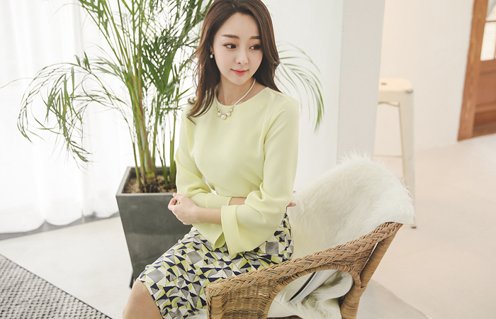 简单圆领自然女衬衫