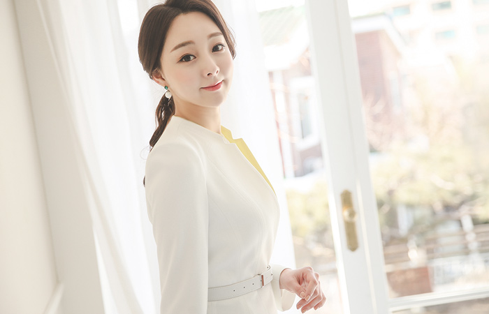 在贵族色彩束腰长外套