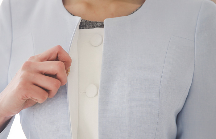 按钮线圆领波浪群/喇叭裙外套