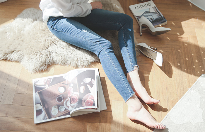 自然损坏切割紧身牛仔裤