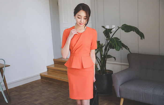 捏梅花褶饰页面连衣裙