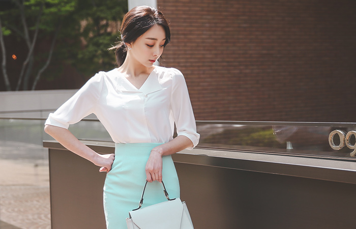 领珍珠按钮折叠女衬衫