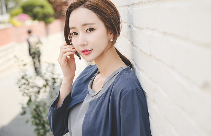 现代圆领肥大长外套