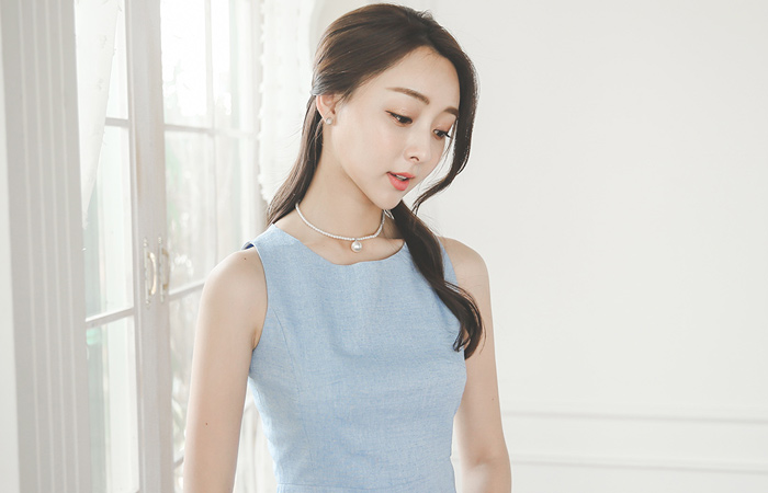 基本的亚麻质地无袖连衣裙