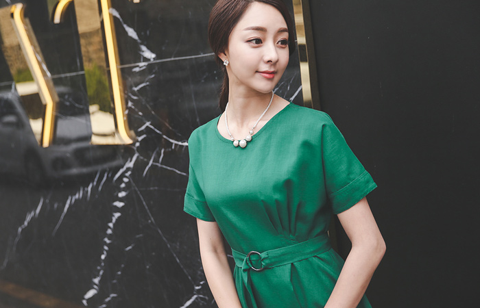 女人掐剪切波浪群/喇叭裙连衣裙