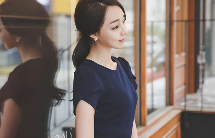 浪漫竖起郁金香连衣裙