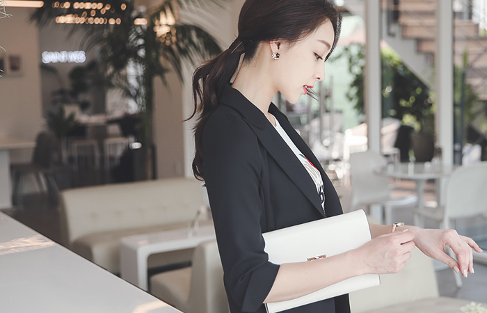 别致泰勒银按钮外套