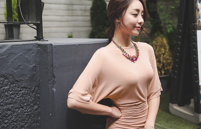 后退按钮钟袖连衣裙瘦身