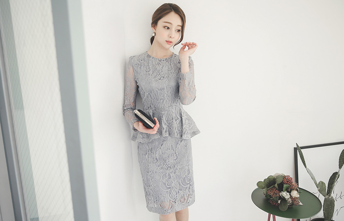 优雅蕾丝梅花页连衣裙