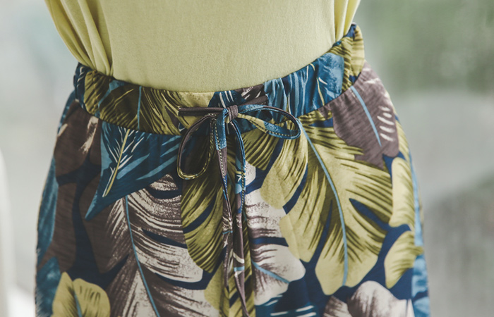 它的叶子缝隙串宽裤