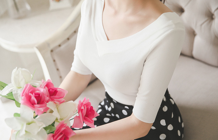 女人柔丝张力V字领针织衫