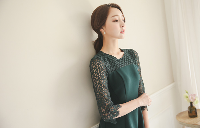 莫妮卡蕾丝波浪群/喇叭裙连衣裙