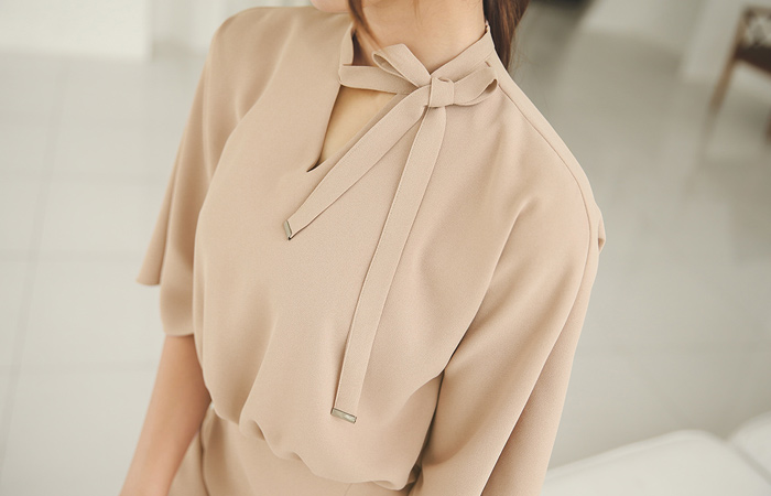 扎带状项链颈部马里恩波浪群/喇叭裙连衣裙