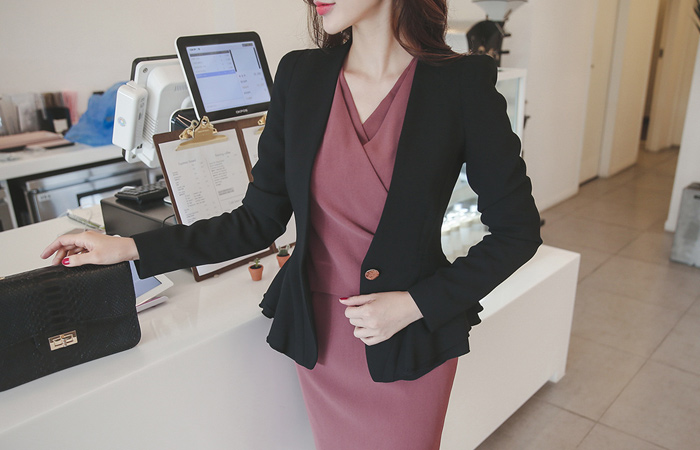 边缘肩梅花双页外套