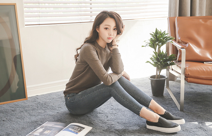 复古/仿旧水洗下摆剪裁紧身牛仔裤