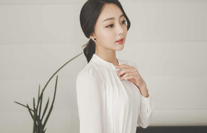 V领褶饰teuim女衬衫