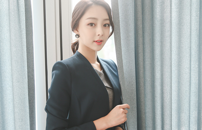 可拆卸围巾修身纯色外套（秋天）