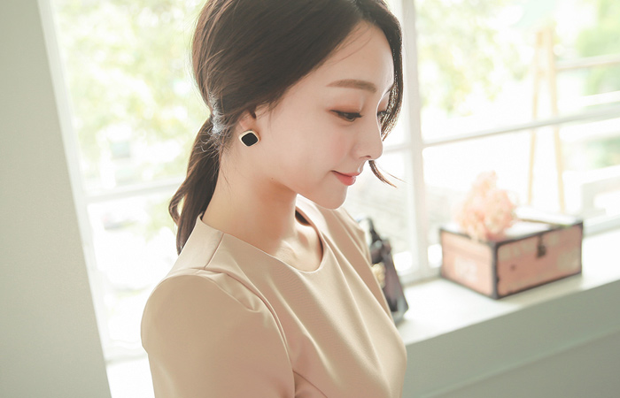 ü盘弹力ħ线条连衣裙