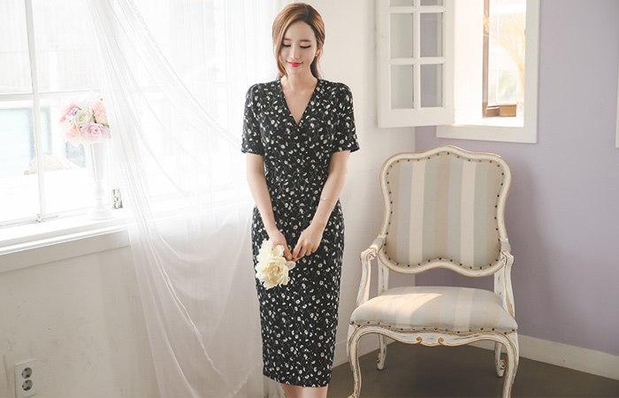 布卢明代尔媒体花连衣裙