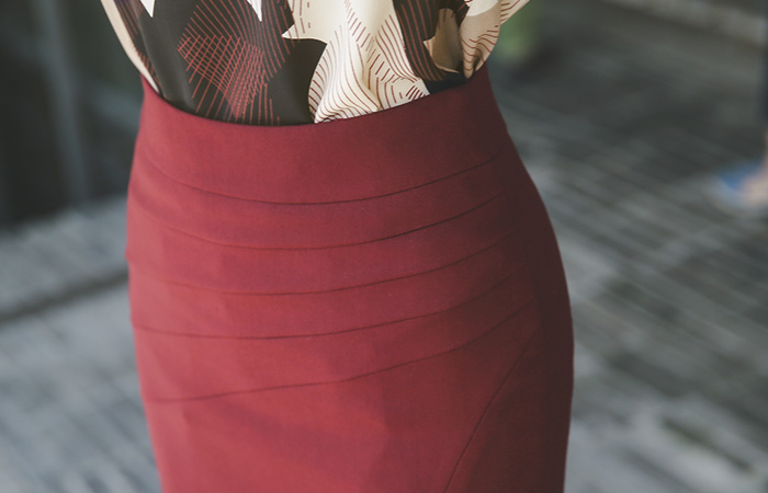 斜切口teuim裙子