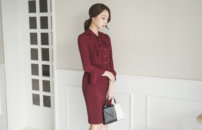 领带色带荷叶边雪纺连衣裙顶