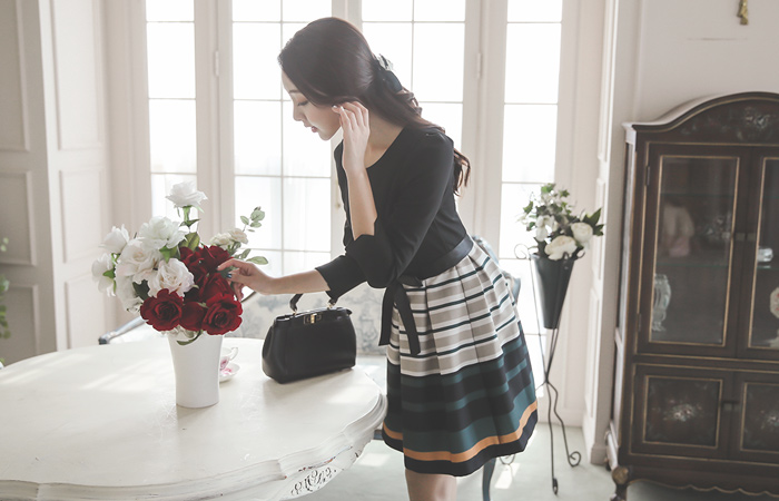 古色古香的配色腰带波浪群/喇叭裙连衣裙