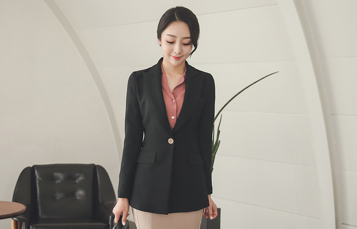 仿古金圆按钮泰勒外套