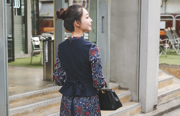 梅花碎花马甲页百褶连衣裙