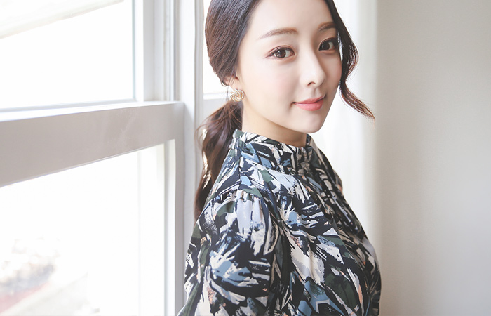 威尼斯印花围巾脖女衬衫