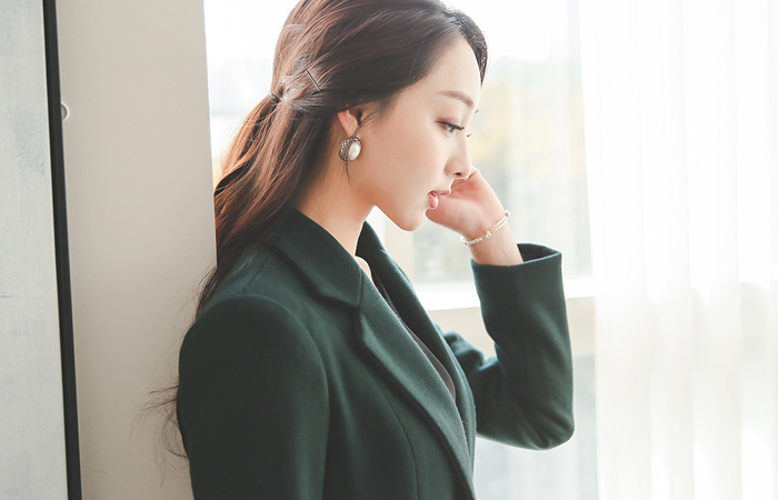 泰勒修身金腰带毛呢大衣