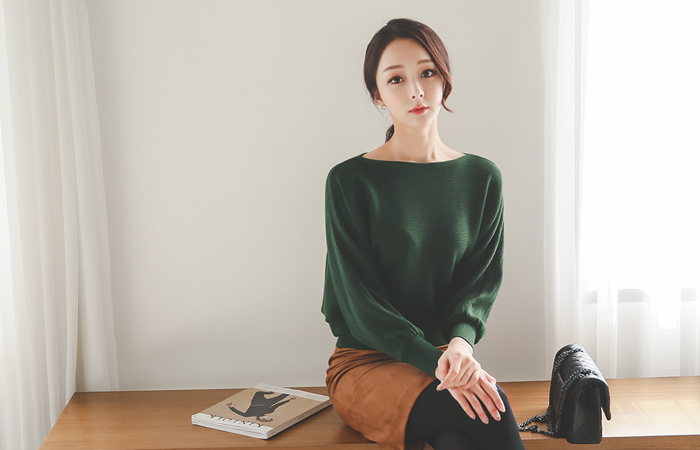 灵活的卷袖子黄貂鱼针织衫