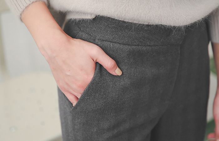 半宽的人字纹短裤