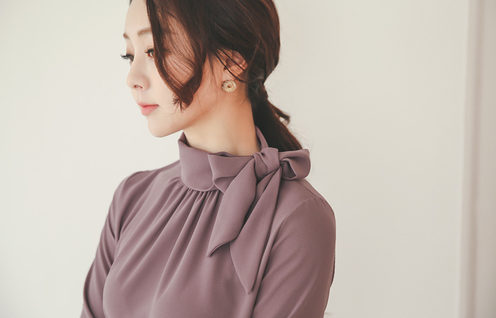 剪切rolnek蝴蝶结的围巾女衬衫