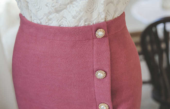 浪漫珍珠按钮狭缝裙子