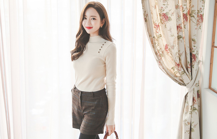 肩膀按钮范保羊毛衫