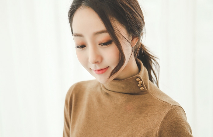 侧面按键漏斗颈长款针织上衣