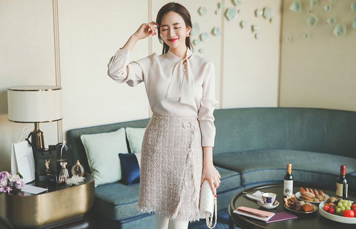 仿古金条纹粗呢裙子