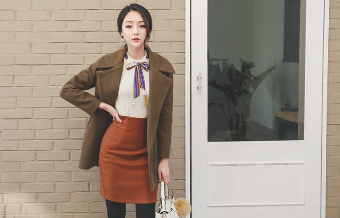 小马束腰宽领羊毛大衣