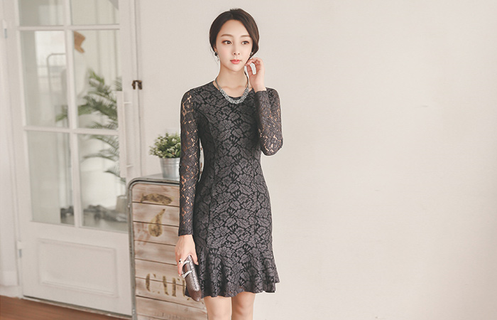 一块美人鱼蕾丝连衣裙