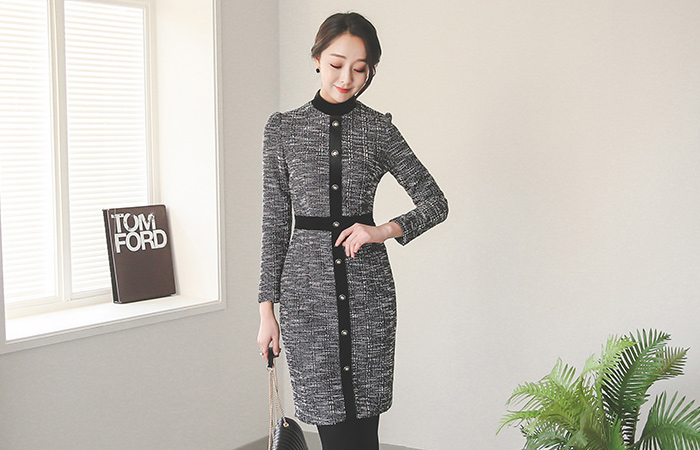 仿古天鹅绒按钮行粗呢连衣裙