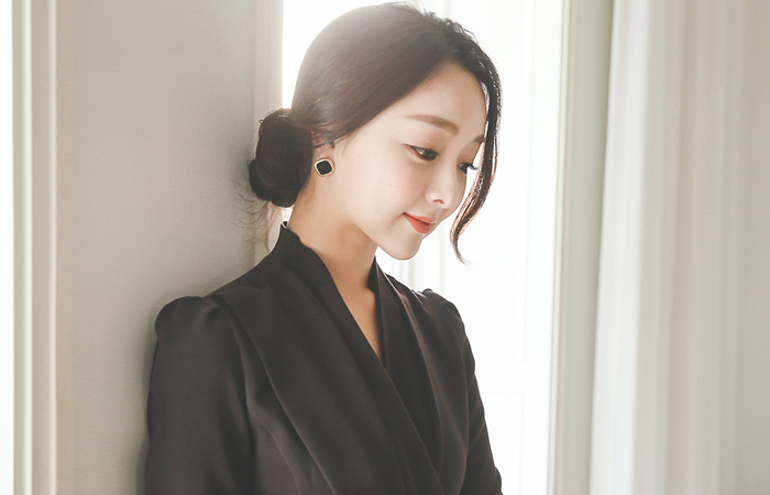 现代柔顺租赁翻毛皮连衣裙