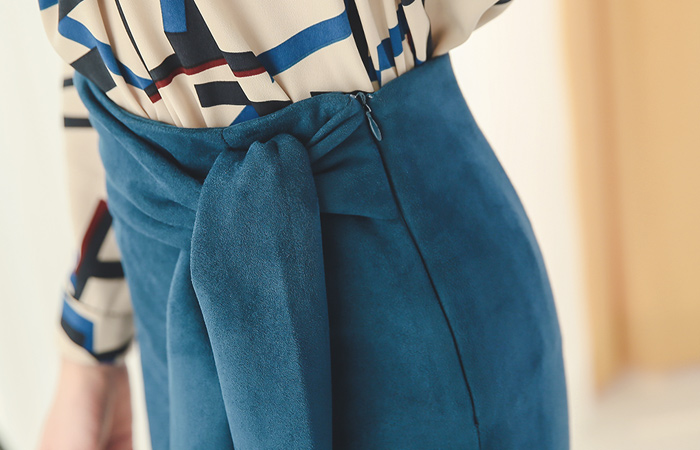 深缝束腰翻毛皮裙子