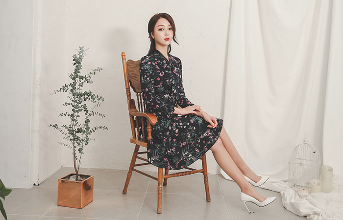 粉晶花丝带系连衣裙