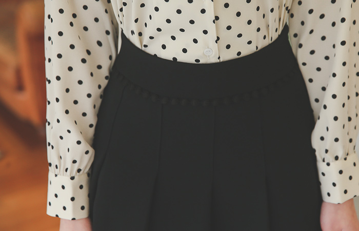 底线点百褶裙子