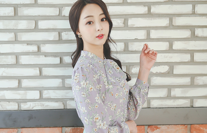 佩蒂特紫红的花女衬衫