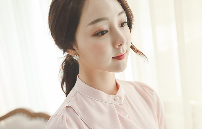 管道拉弗尔线立领女衬衫