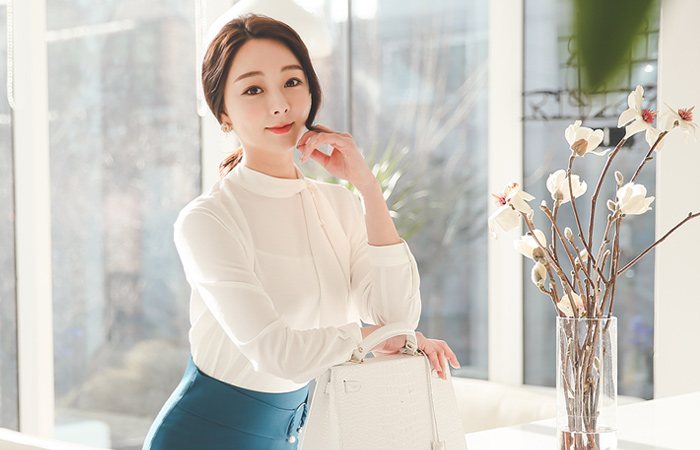 珍珠链围巾女衬衫