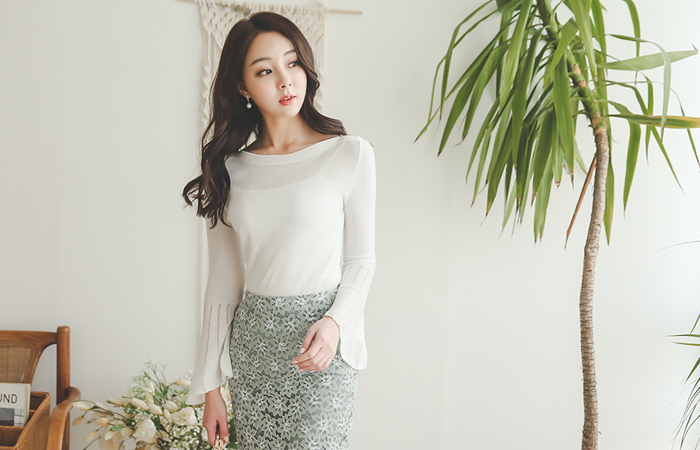 SCSI钟袖一字领针织衫