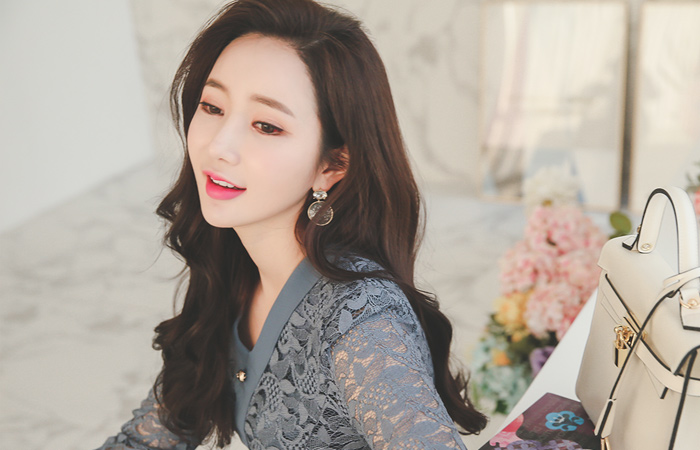 古董金色纽扣蕾丝连衣裙