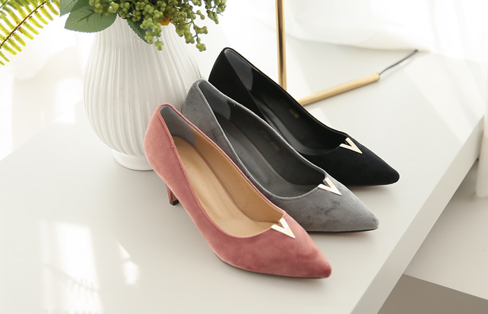 [模特穿32辆车 - 耐克细金饰丝绒